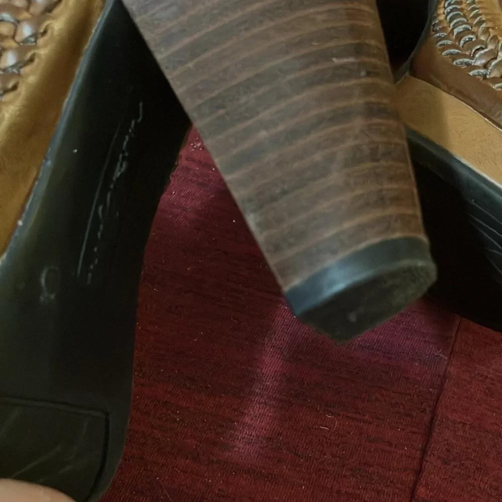 American eagle 4” heel open tie basket weave shoes